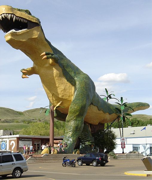 This picture shows a big Tyrannosaurus rex model at Drumheller, Alberta, Canada.
