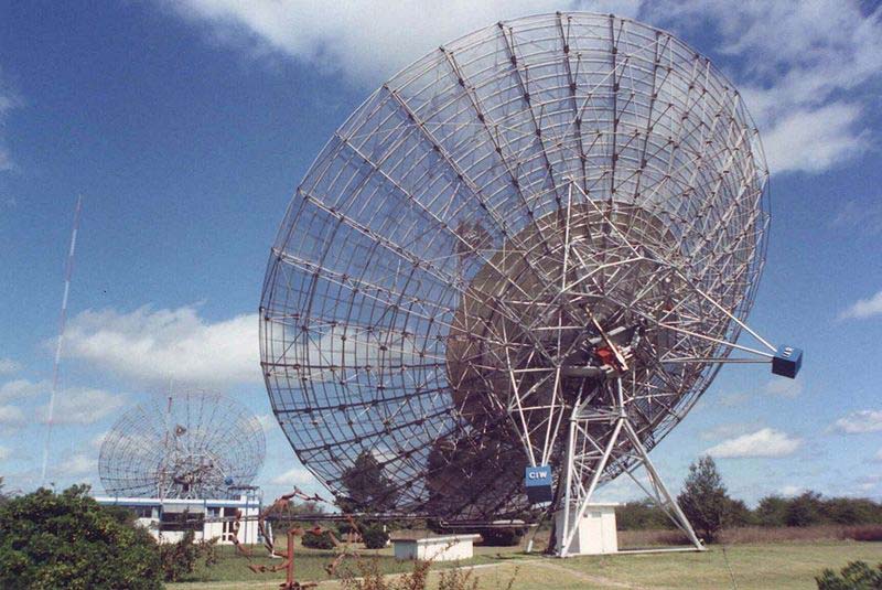 A photo of two huge satellite dishes aimed into space that are used for research in the field of space and astronomy.