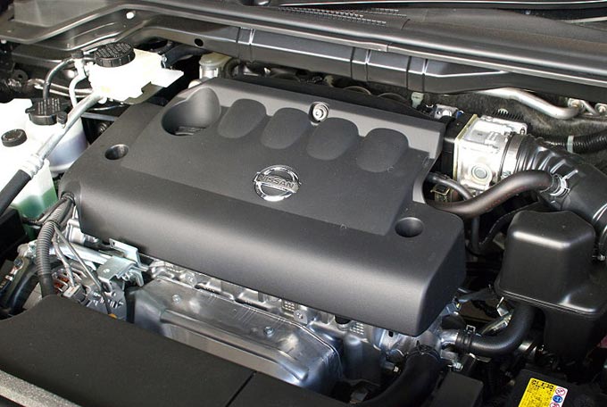 This picture shows a Nissan Murano QR25DE 2.5L Straight-4 DOHC Engine.